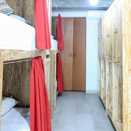 Base Guest House Canggu Екстериор снимка