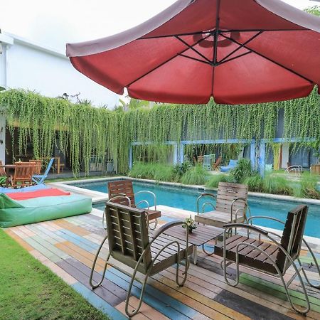 Base Guest House Canggu Екстериор снимка