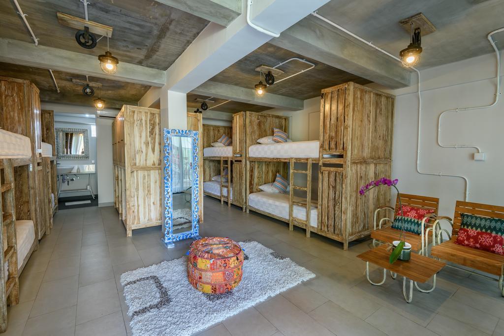 Base Guest House Canggu Екстериор снимка