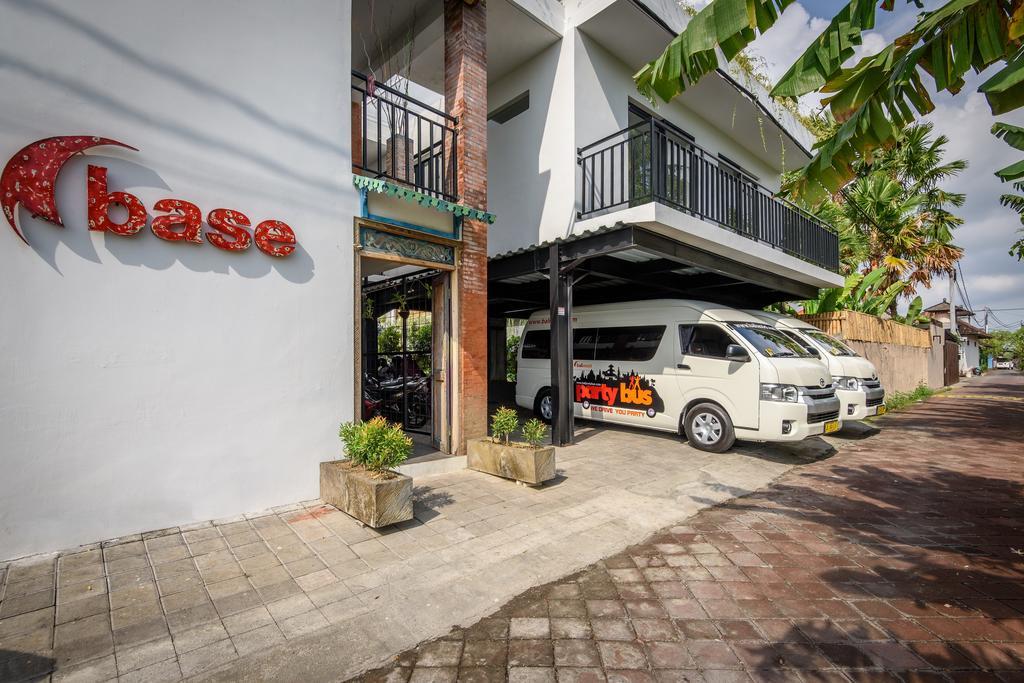 Base Guest House Canggu Екстериор снимка