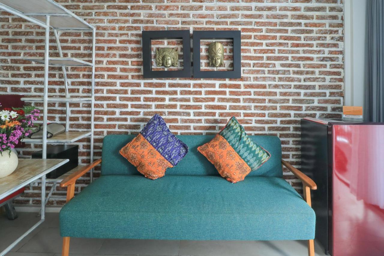 Base Guest House Canggu Екстериор снимка