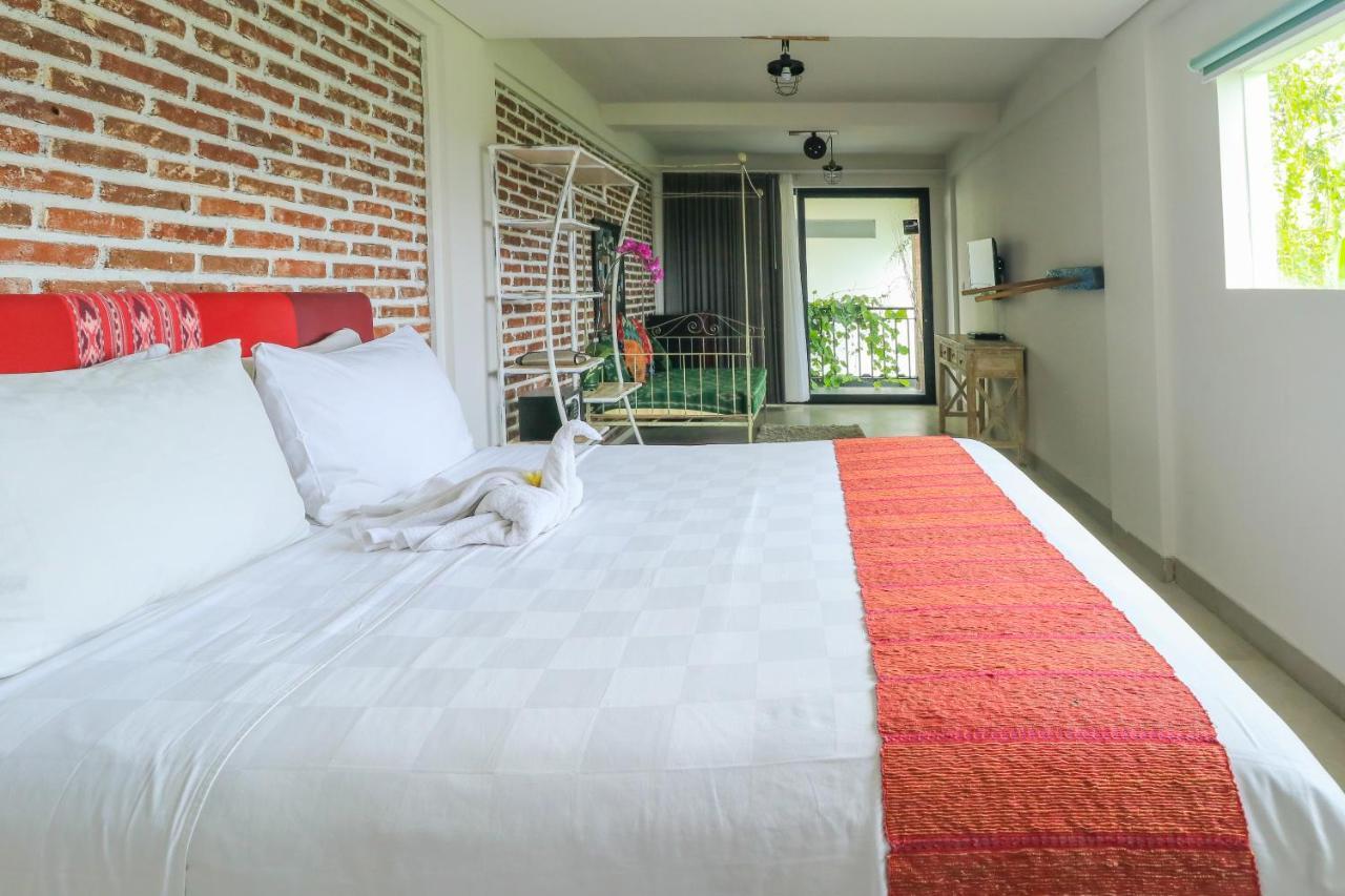 Base Guest House Canggu Екстериор снимка