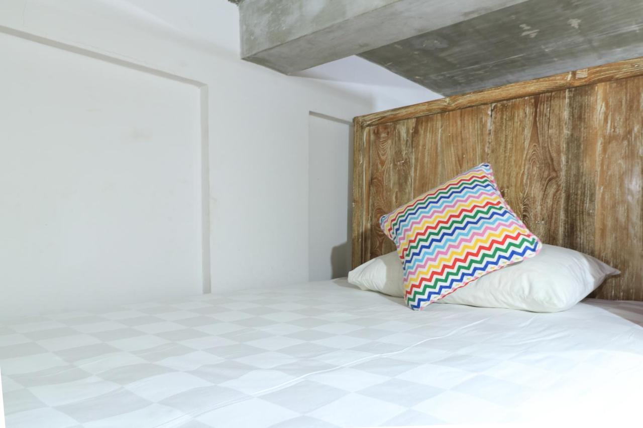 Base Guest House Canggu Екстериор снимка