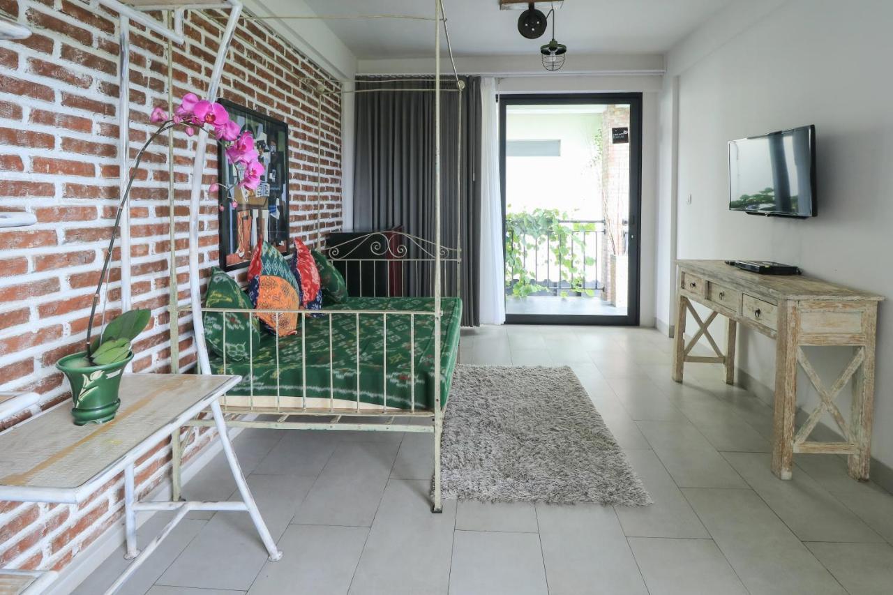 Base Guest House Canggu Екстериор снимка