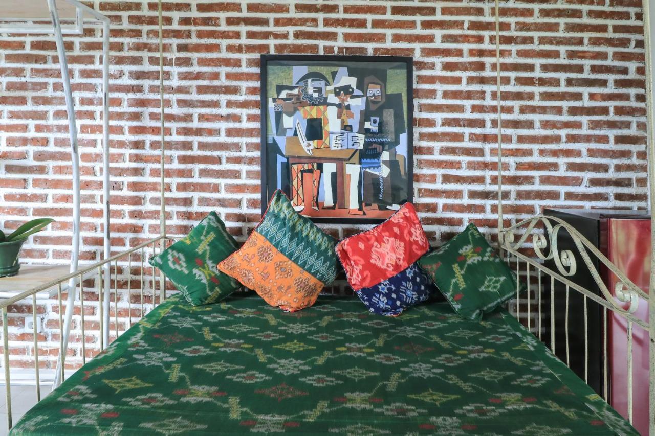 Base Guest House Canggu Екстериор снимка