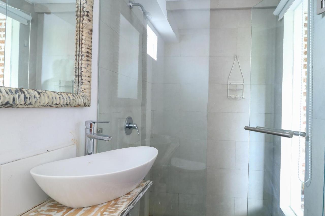 Base Guest House Canggu Екстериор снимка