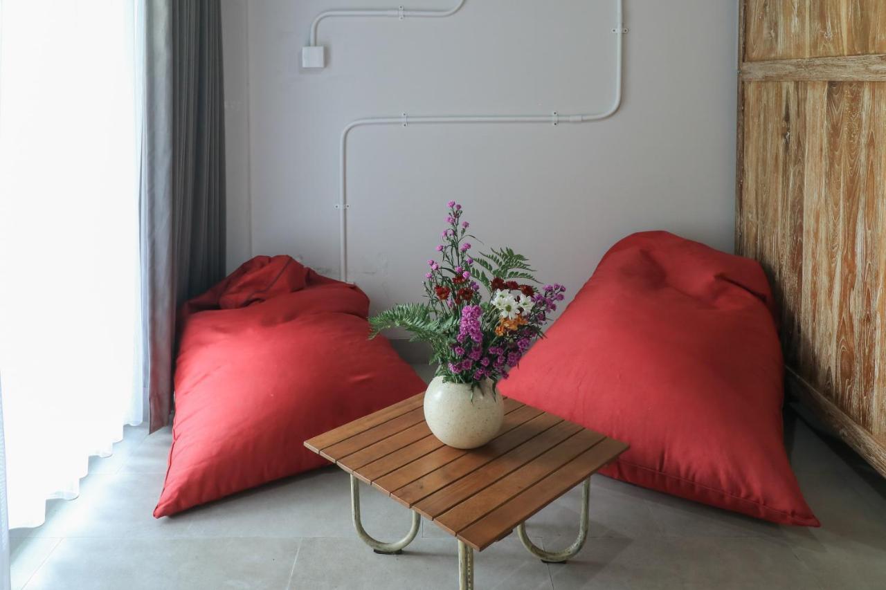 Base Guest House Canggu Екстериор снимка