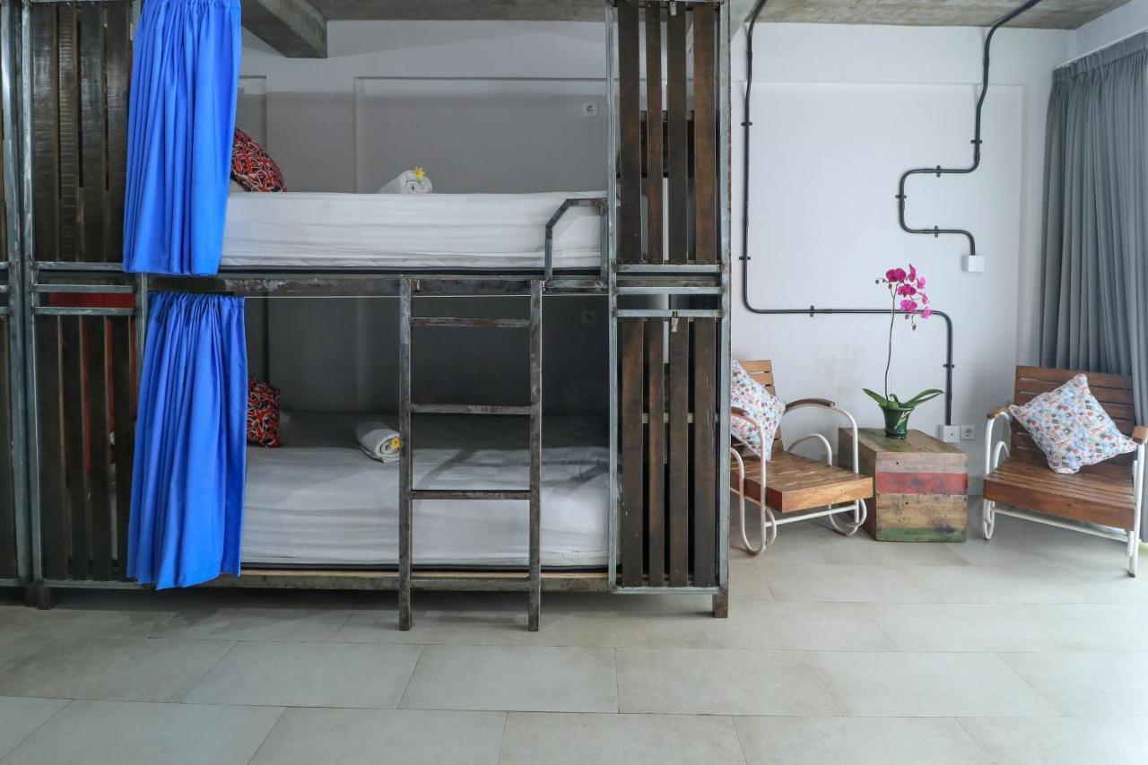 Base Guest House Canggu Екстериор снимка