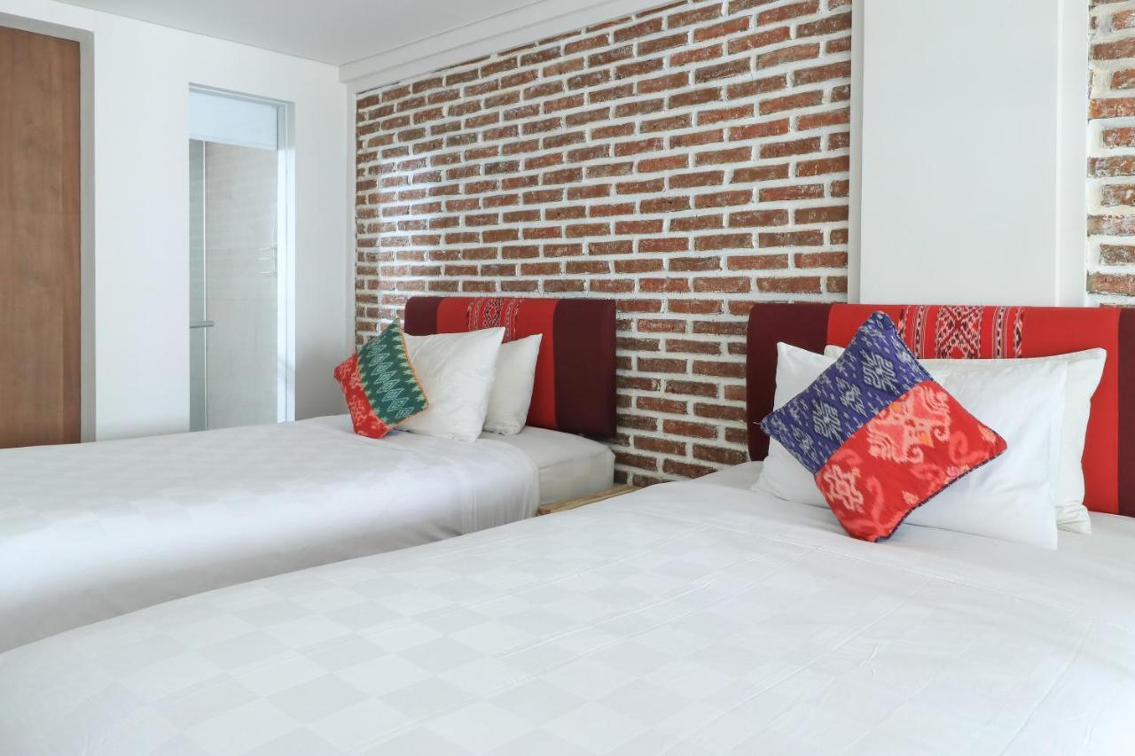 Base Guest House Canggu Екстериор снимка