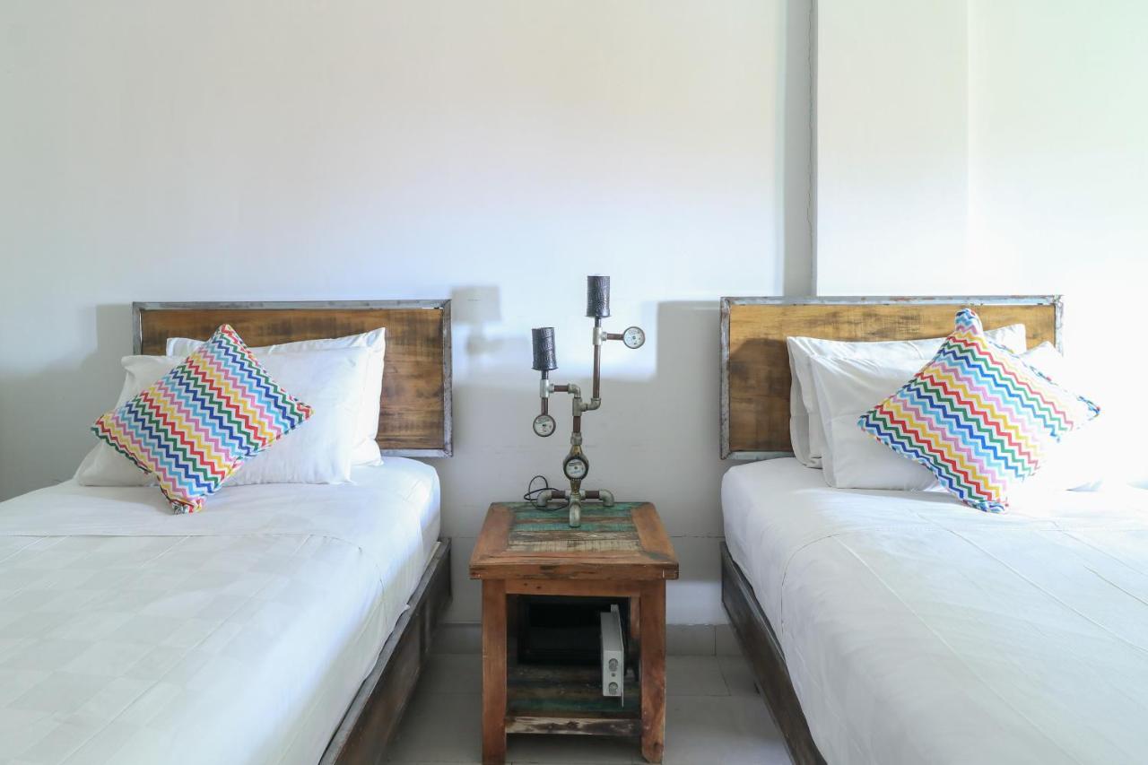 Base Guest House Canggu Екстериор снимка